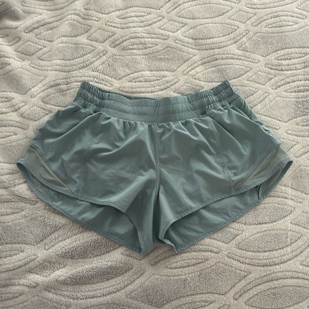 lululemon 2.5” hotty hot shorts!!